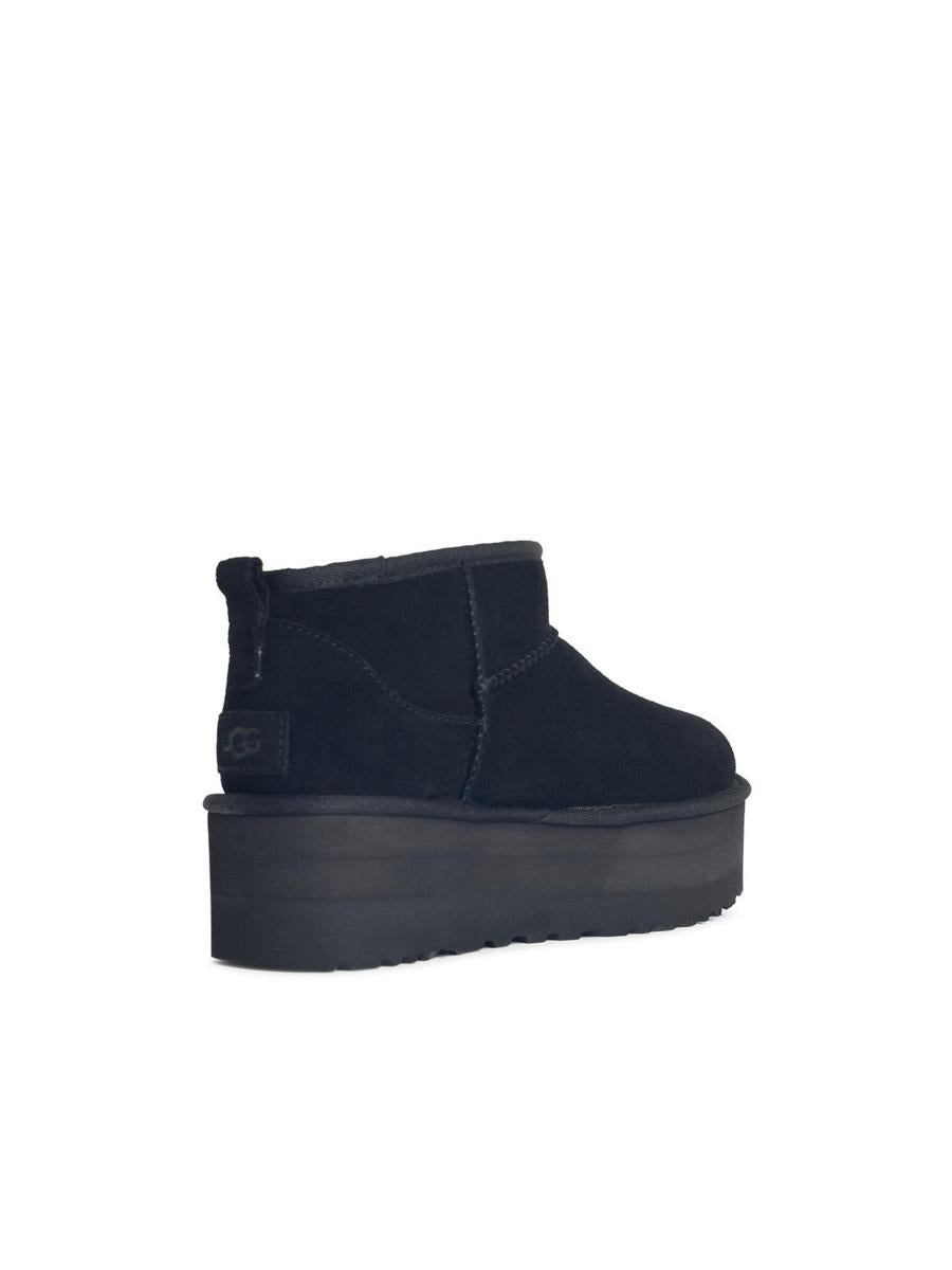 UGG – Classic Ultra Mini Platform – Schwarze Wildlederstiefel