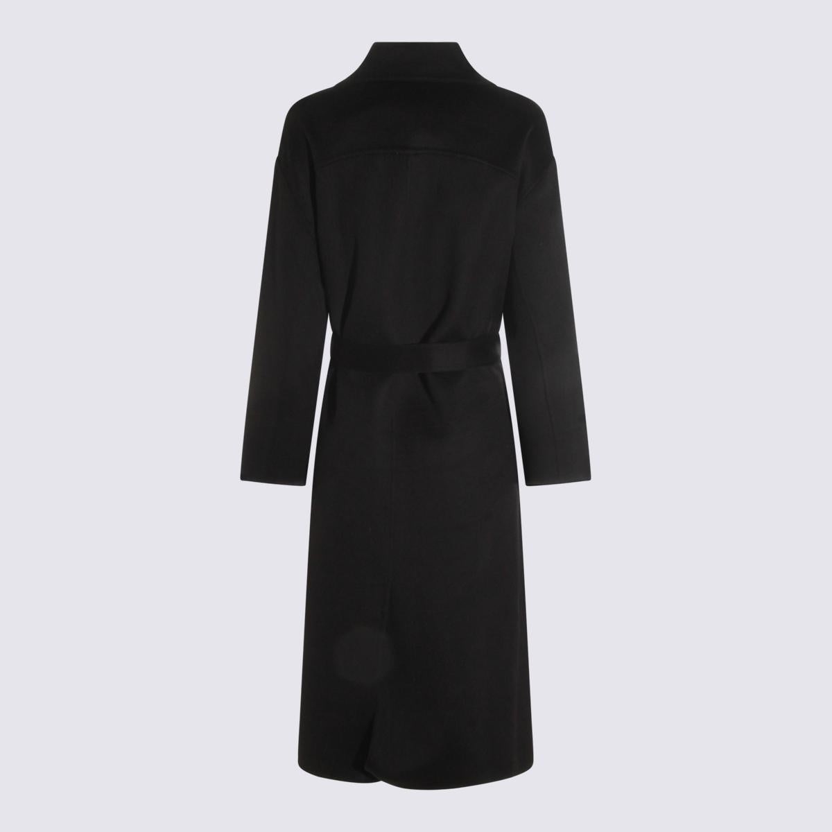 Der dunkelgraue Wollmantel von Dynamis Studio