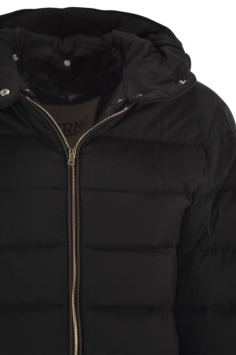 Herno Mittelgroße Daunenjacke mit Kapuze