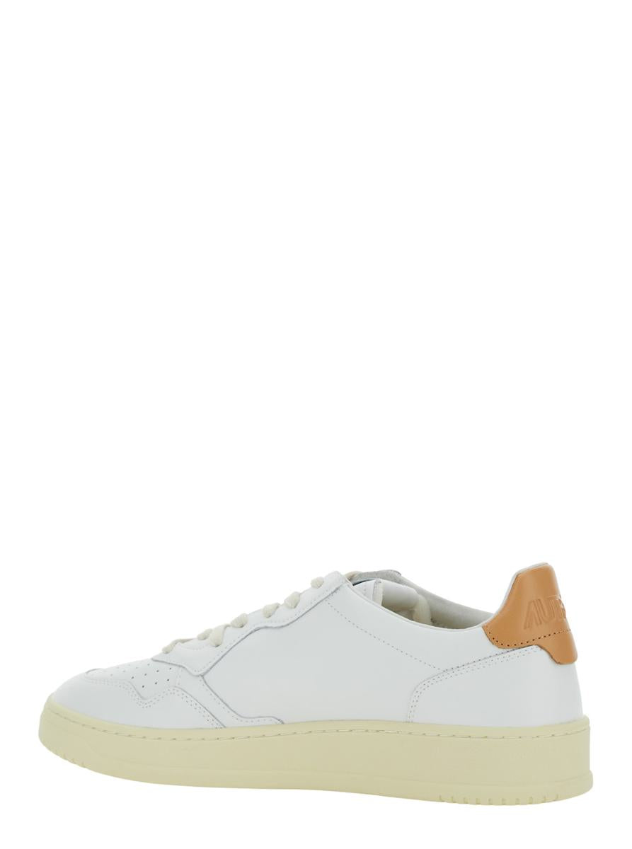 Weiße Sneakers „Medalist Low“ mit kontrastierender Fersenlasche aus Leder für Herren