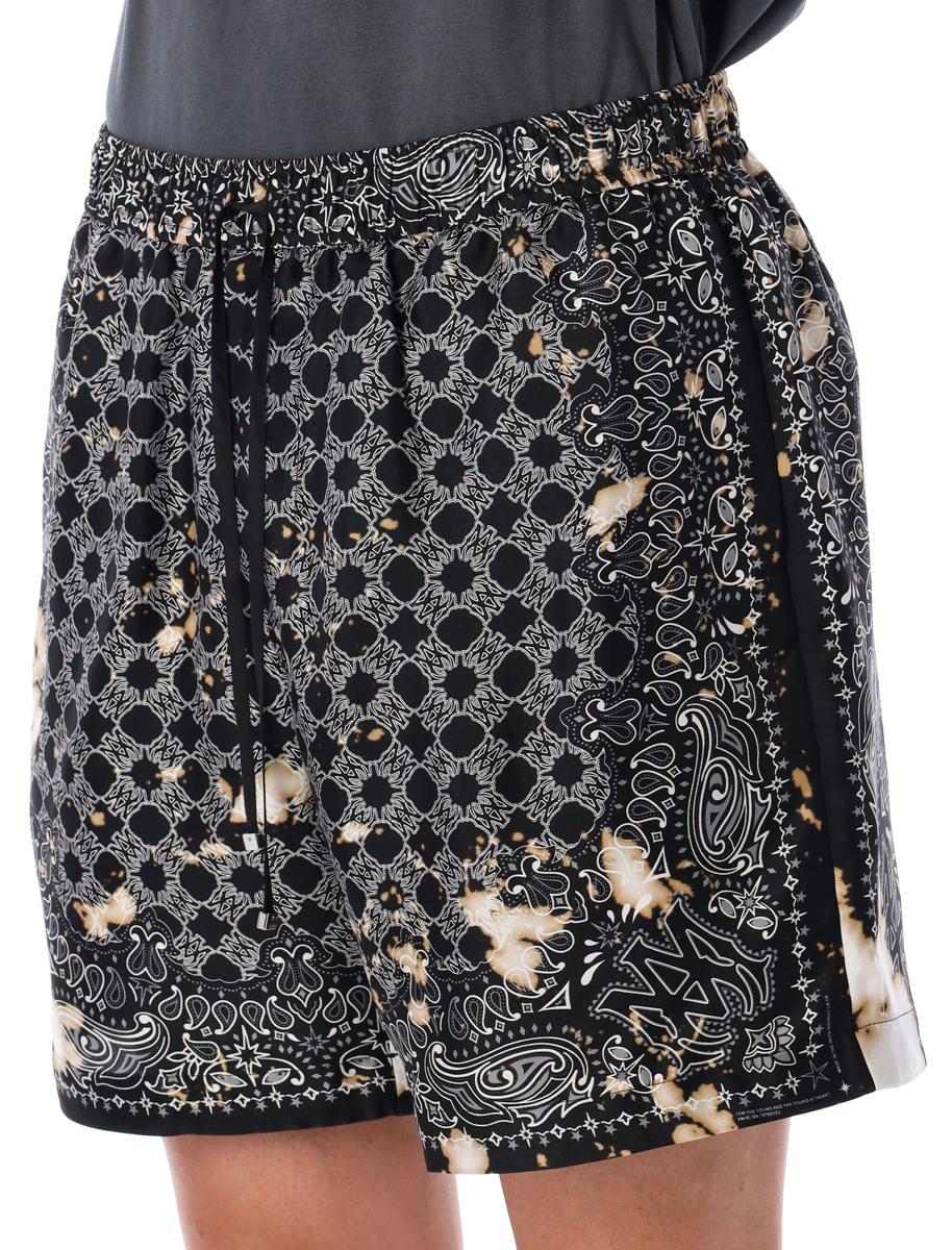 Amiri – Gebleichte Seidenshorts mit Bandana-Print