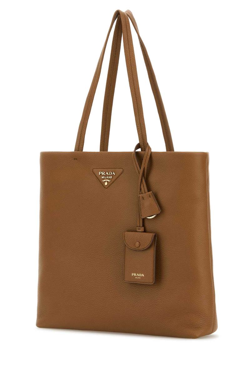 Prada-Handtaschen.