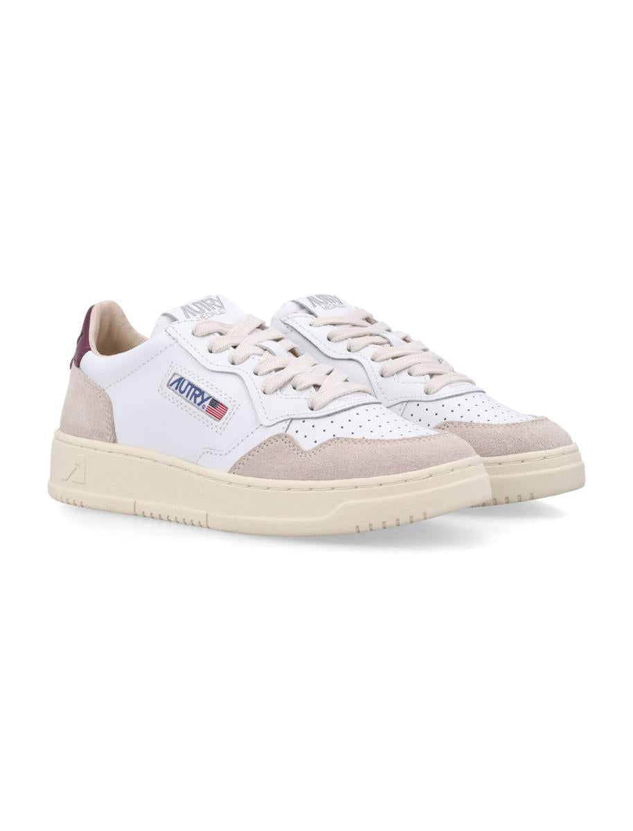 Autry Medalist Low Damen-Sneaker aus weißem und burgunderfarbenem Wildleder und Leder