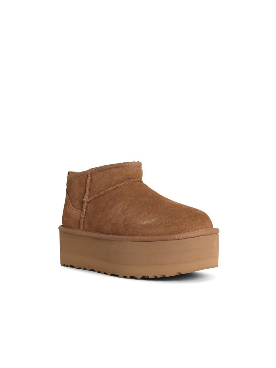 UGG „Classic Ultra Mini Platform“ Wildlederstiefel in Kastanienbraun