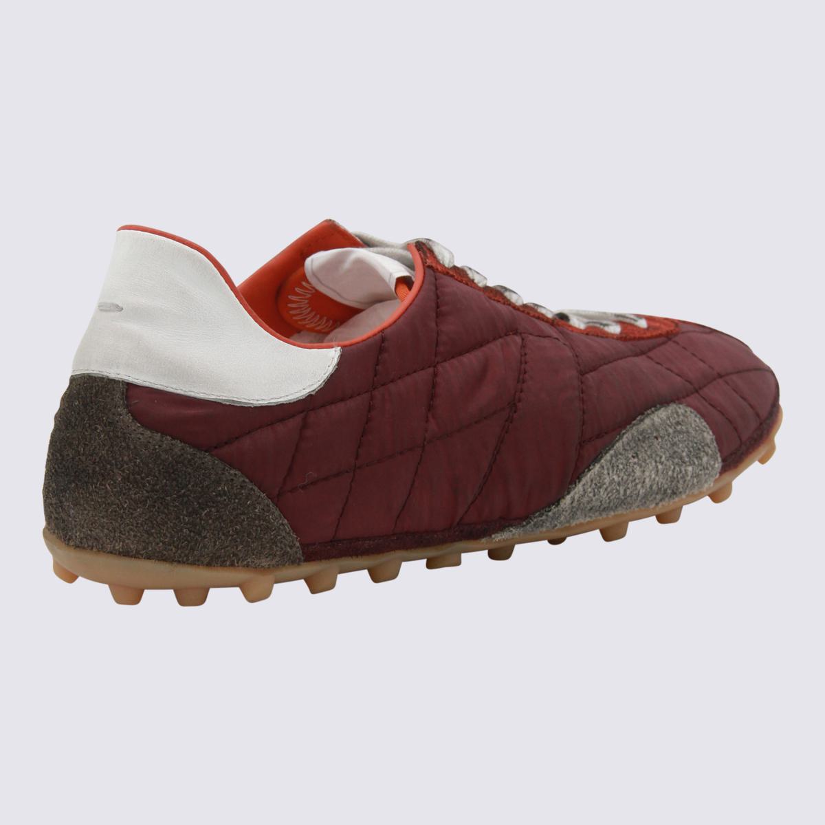 Dunkelrote Sneakers von Maison Margiela