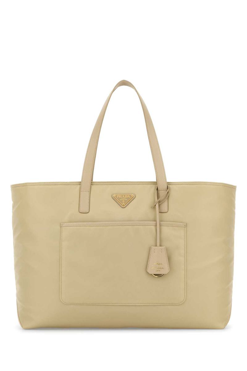 Prada-Handtaschen.