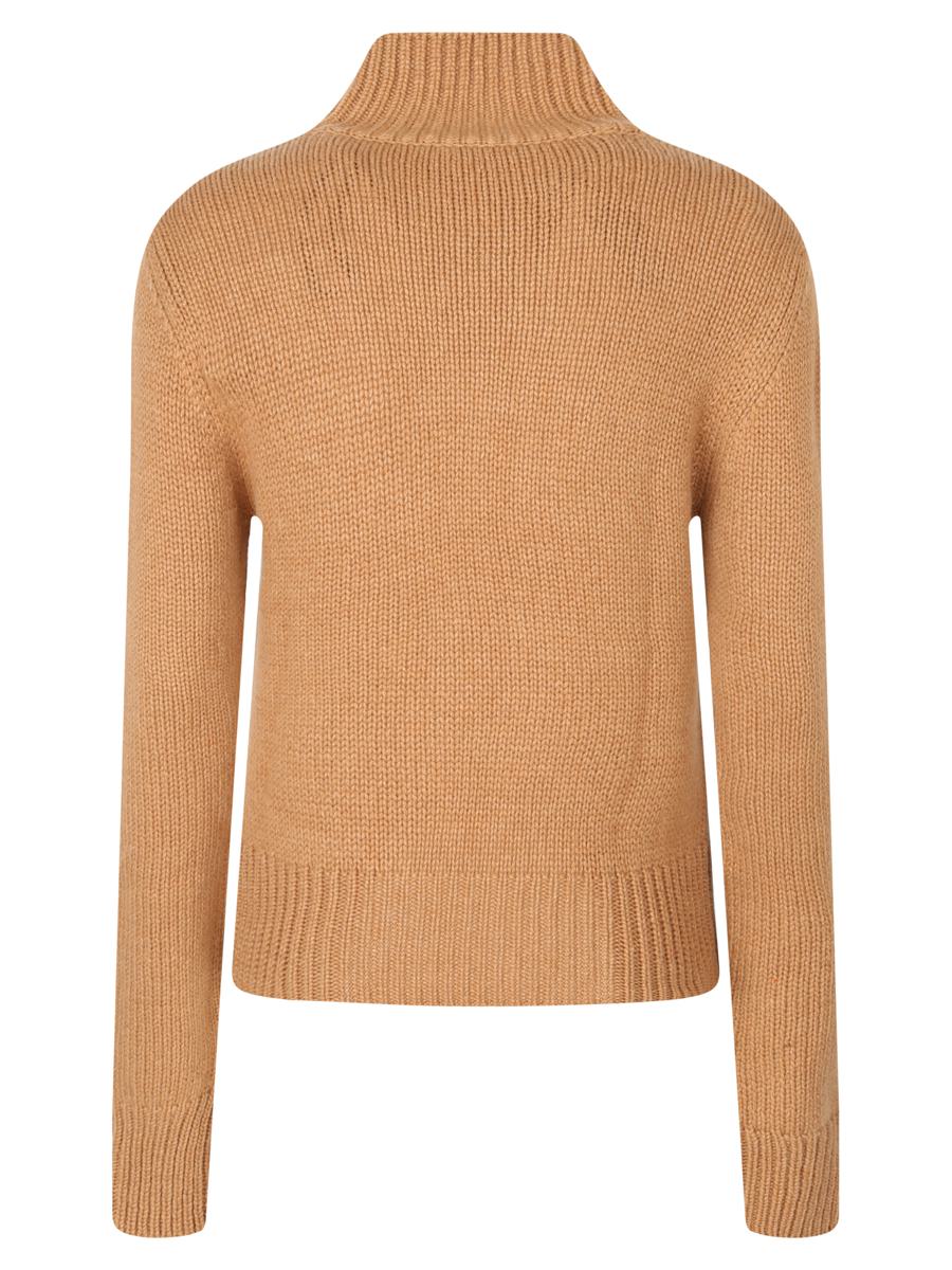 Pullover genommen