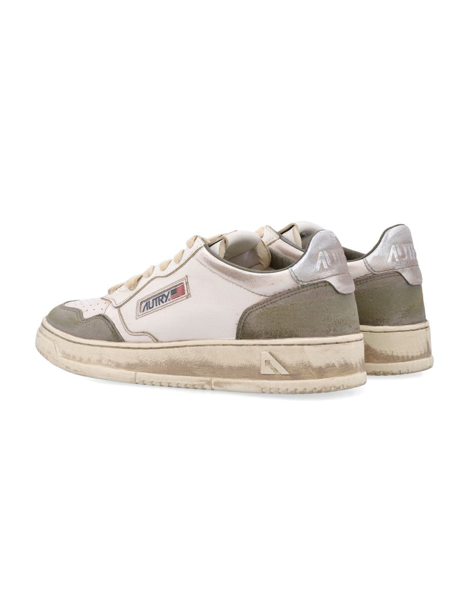 Autry Medalist Low Super Vintage Sneakers aus weißem, silbernem und jägergrünem Eidechsen-Wildleder