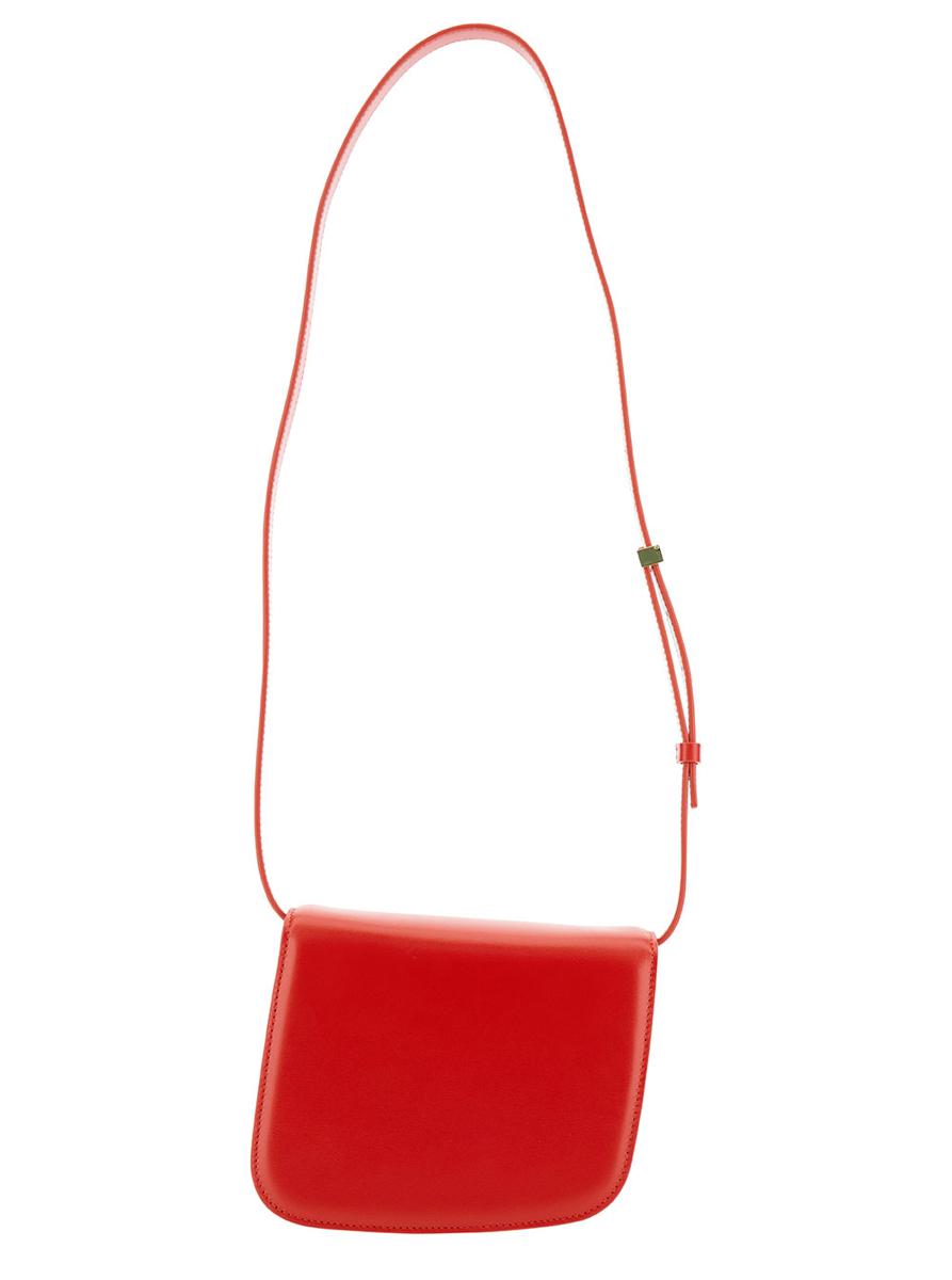 Asymmetrische Umhängetasche „Oyster“ in Rot mit Logodetail aus Leder für Damen