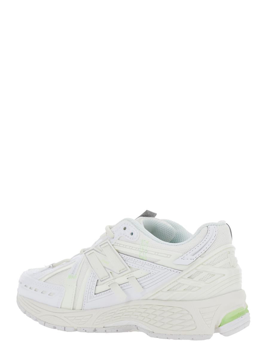 „1906R“ Weißer Sneaker mit Mesh-Design und seitlichem Logo aus Kunstfaser, Unisex