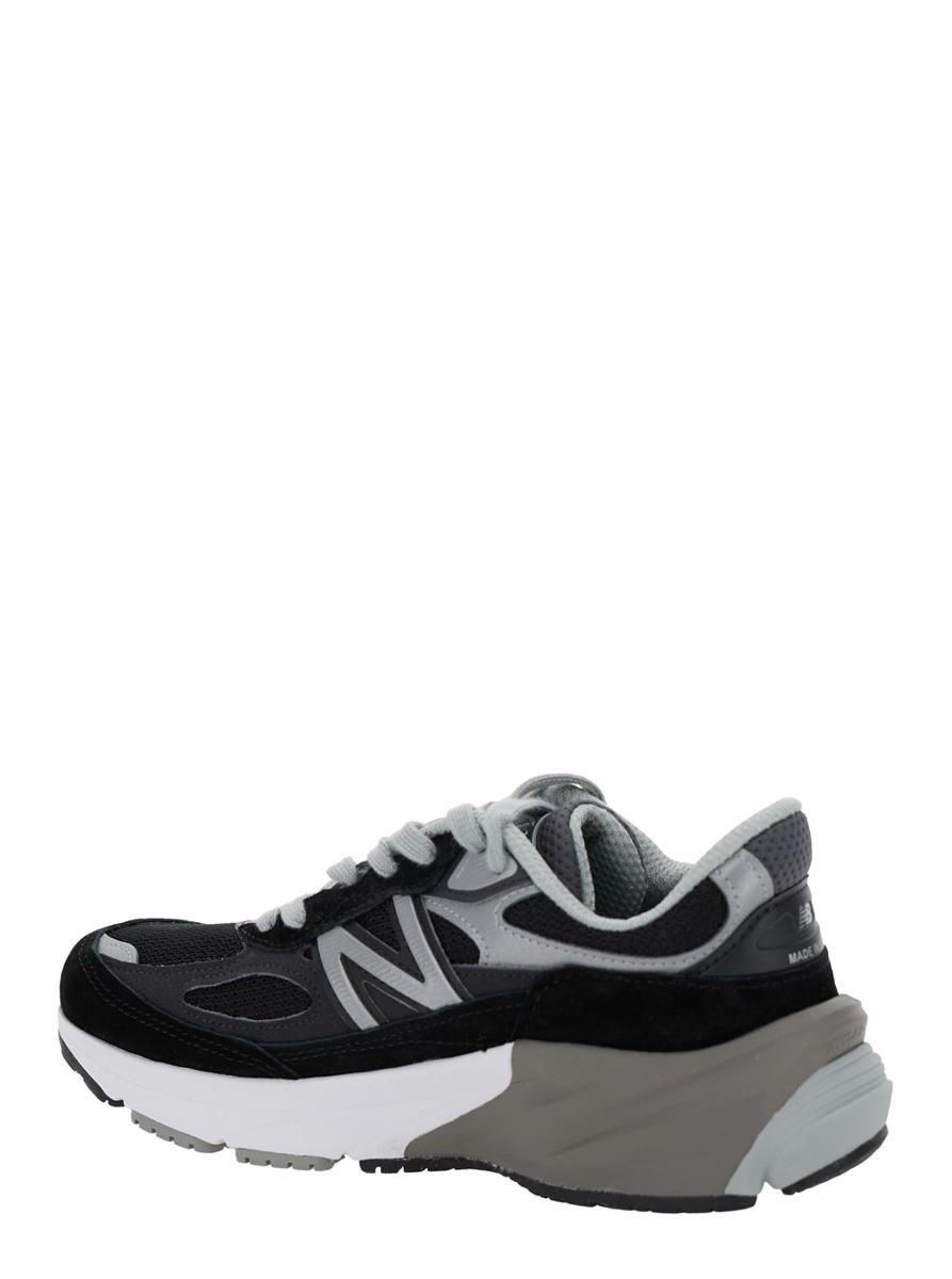 Schwarze Low-Top-Sneakers mit Logo-Detail aus Wildleder und technischem Gewebe für Damen