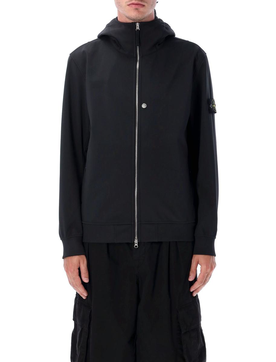 Leichte Kapuzenjacke mit Softshell-R_E.Dye®-Technologie von Stone Island