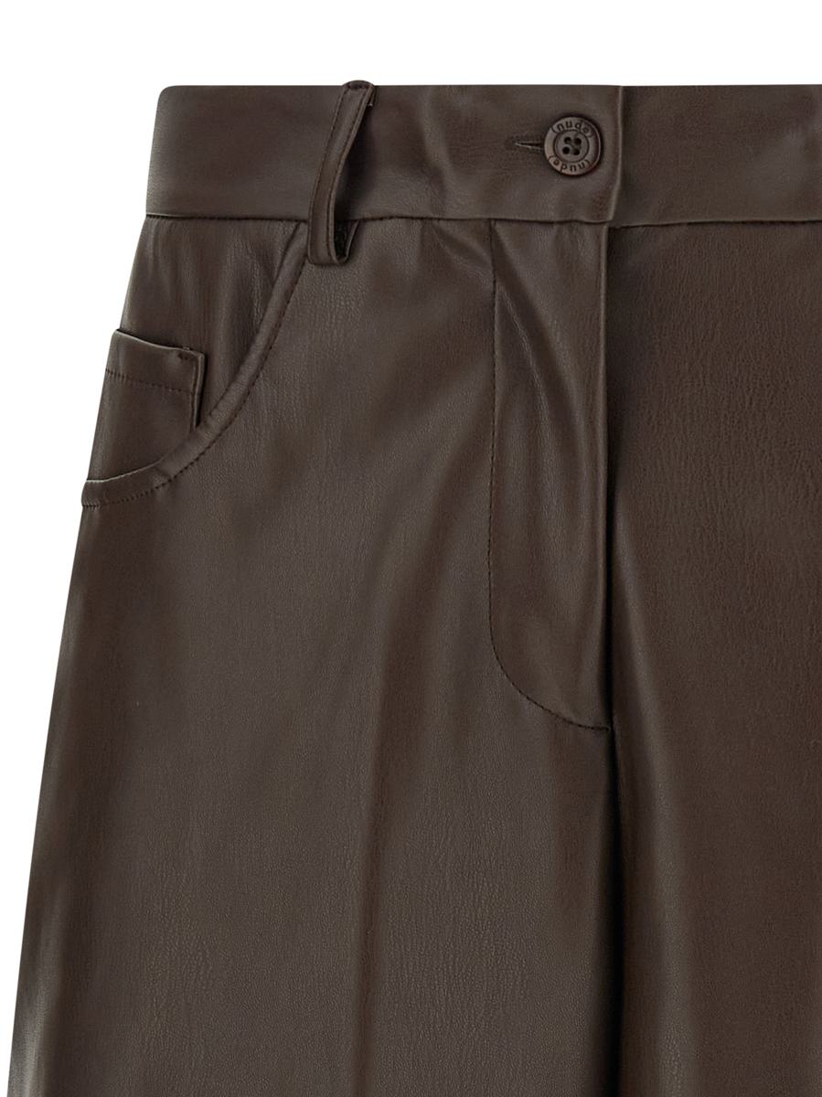 Hautfarbene Bermudashorts in Lederoptik