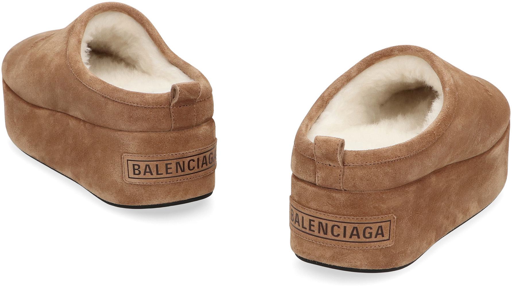 Balenciaga Alaska Pantoletten aus weichem Wildleder