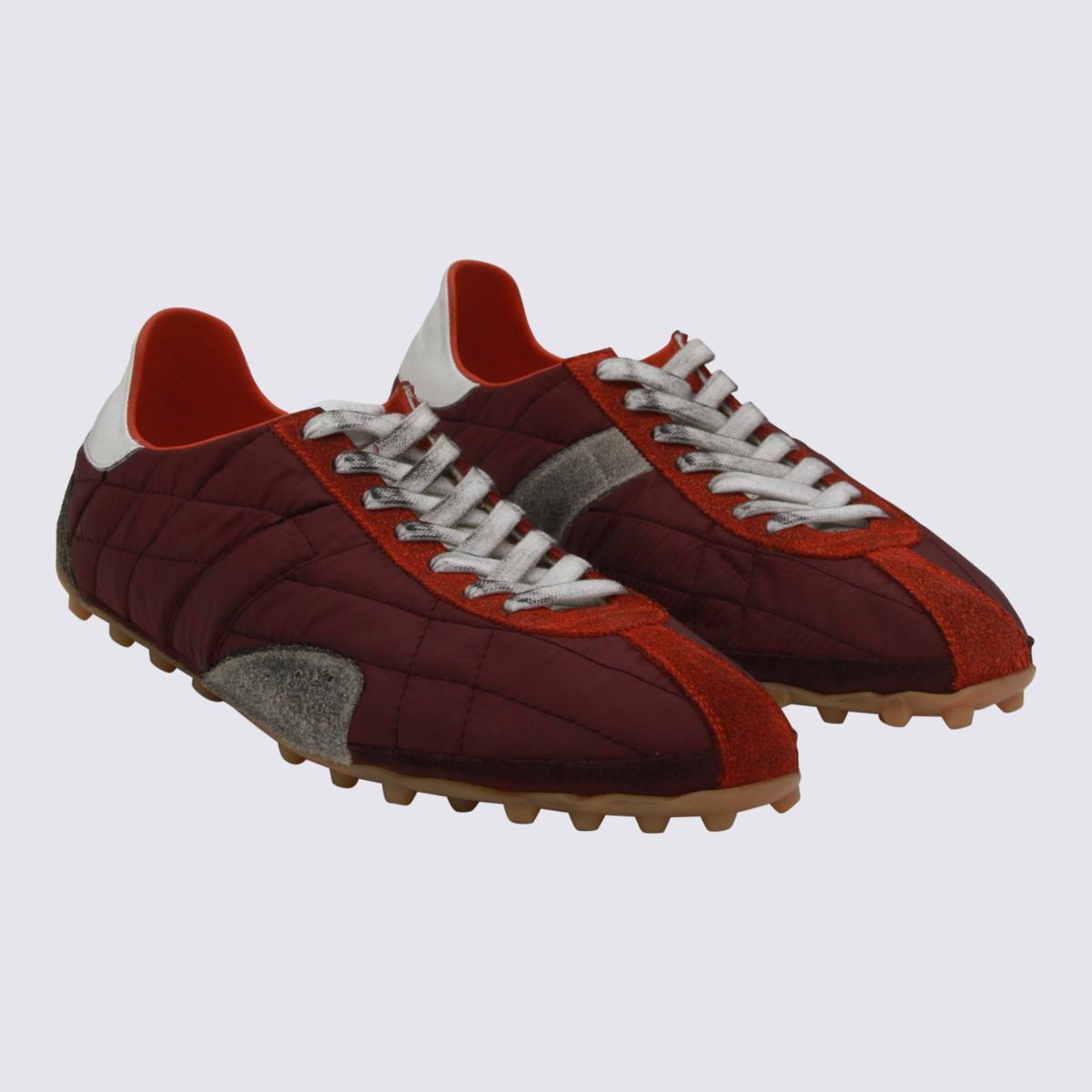 Dunkelrote Sneakers von Maison Margiela