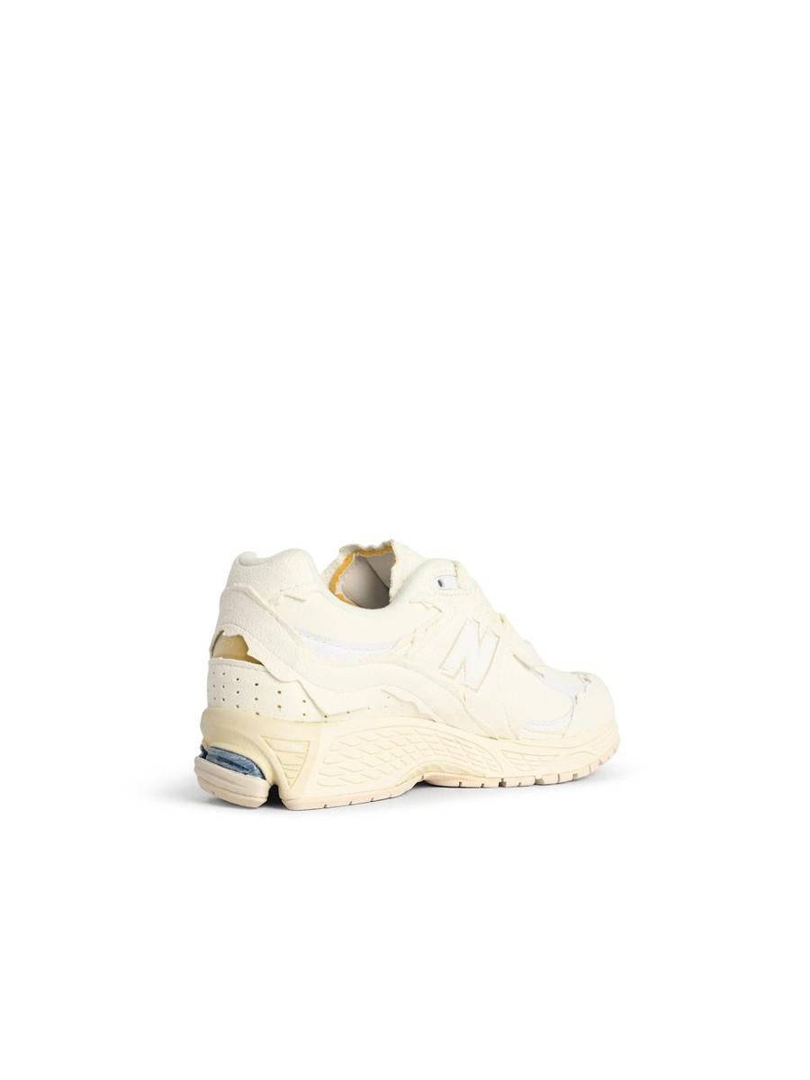 New Balance „2002 R“ – Sneaker aus elfenbeinfarbenem Stoff