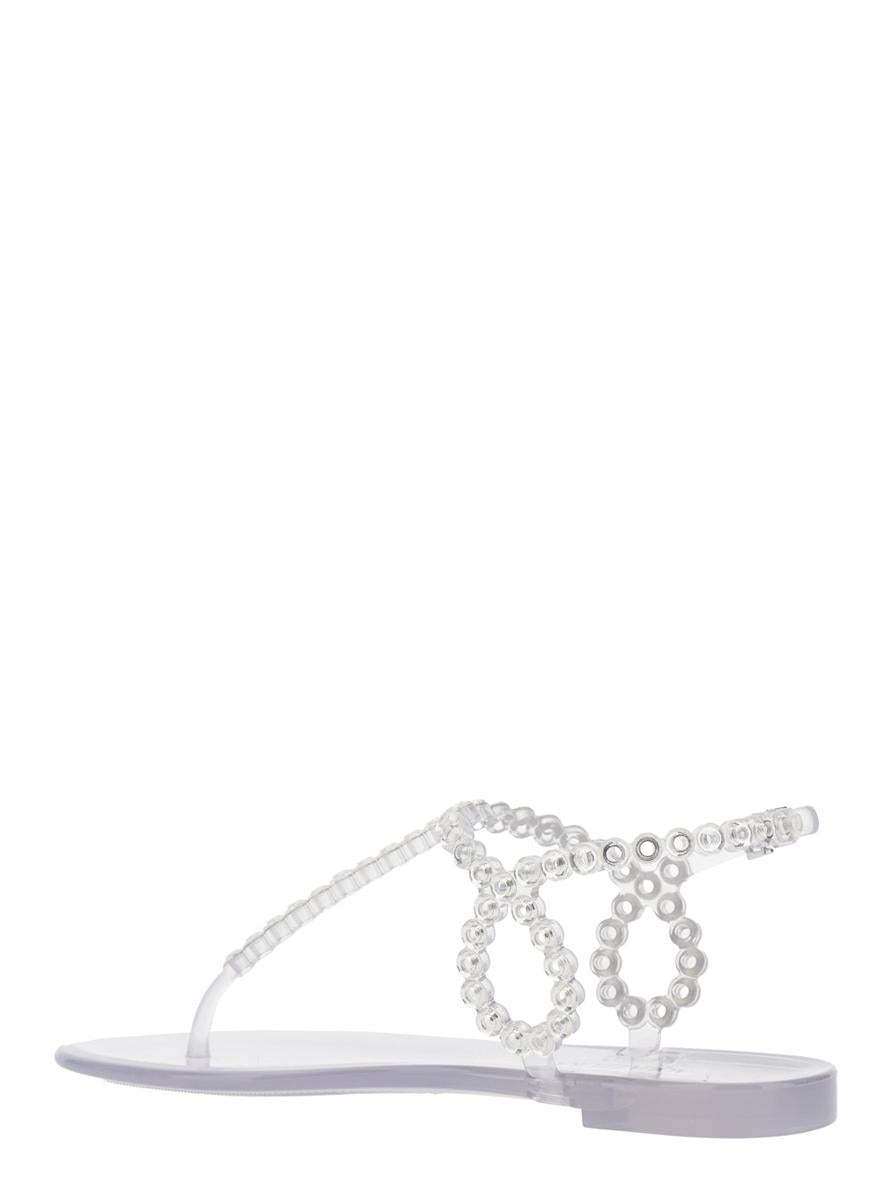 „Almost Bare“ Metallicfarbene Sandalen mit Ösenverzierungen und Schnallenverschluss aus Gummi für Damen