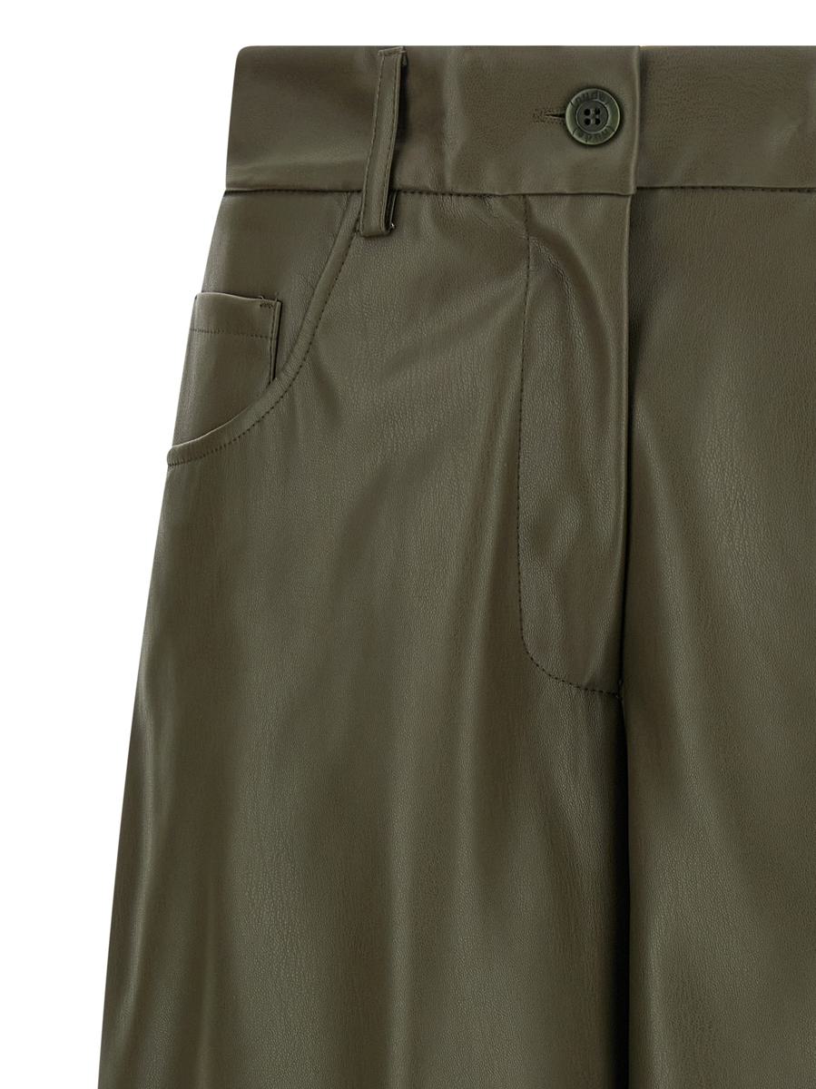 Hautfarbene Bermudashorts in Lederoptik