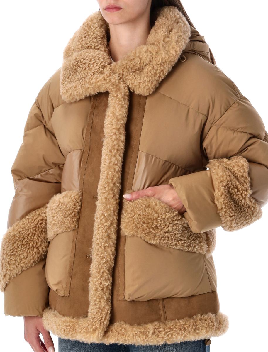 Urbancode – Kurze Pufferjacke in Kamelbraun mit Kunstlammfell