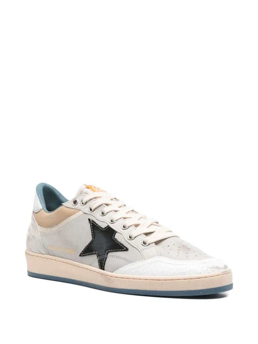 Golden Goose „Ballstar“ Obermaterial aus Nubukleder und Nylon, Zehenpartie aus rissigem Leder, Zunge aus Nylon, sternförmig laminierter Nubuk-Absatz, Sporen aus Leder