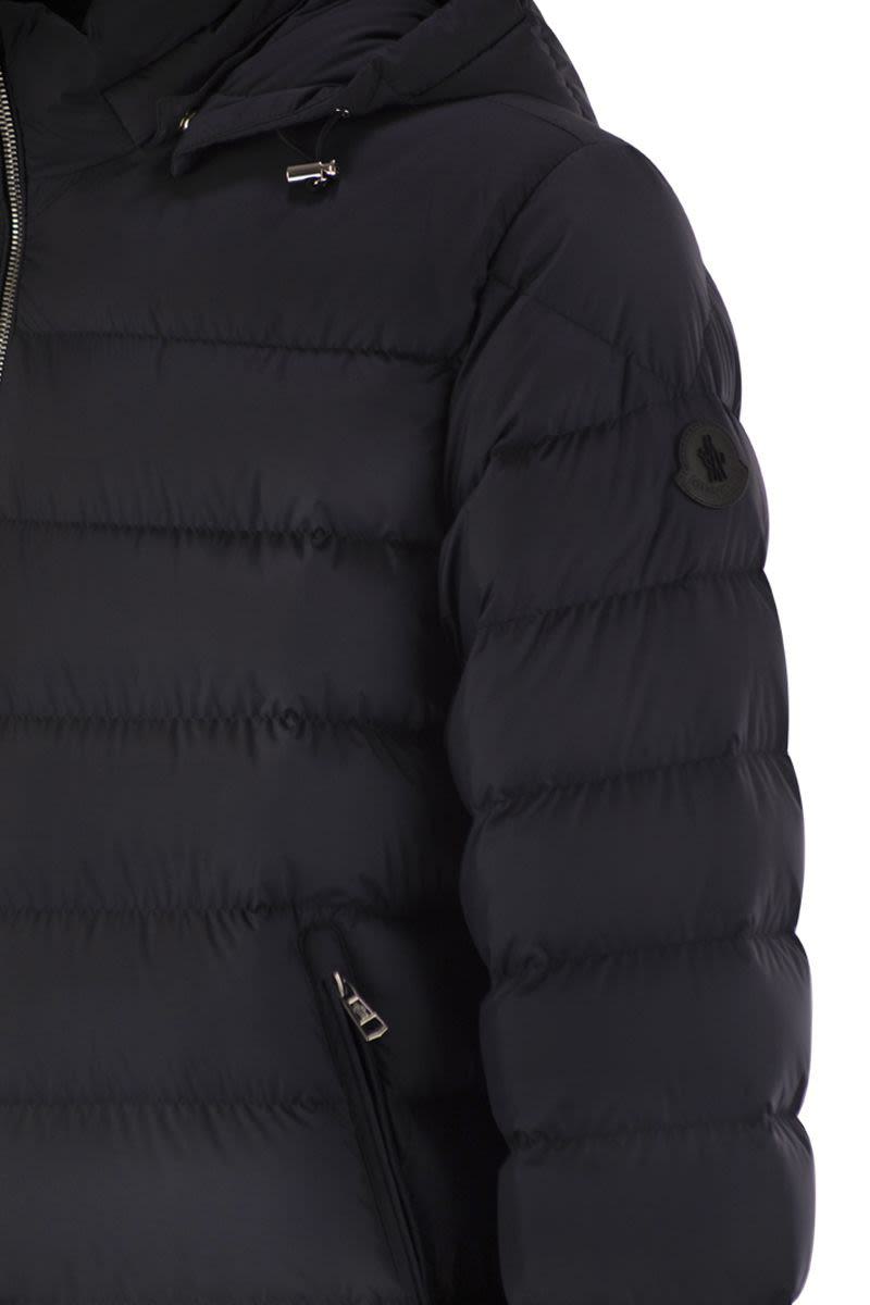 Moncler Arneb – Kurze Daunenjacke mit Kapuze