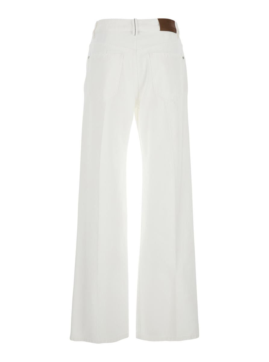 Weiße Five-Pocket-Hose mit Logo-Patch auf der Rückseite aus Baumwolle für Damen