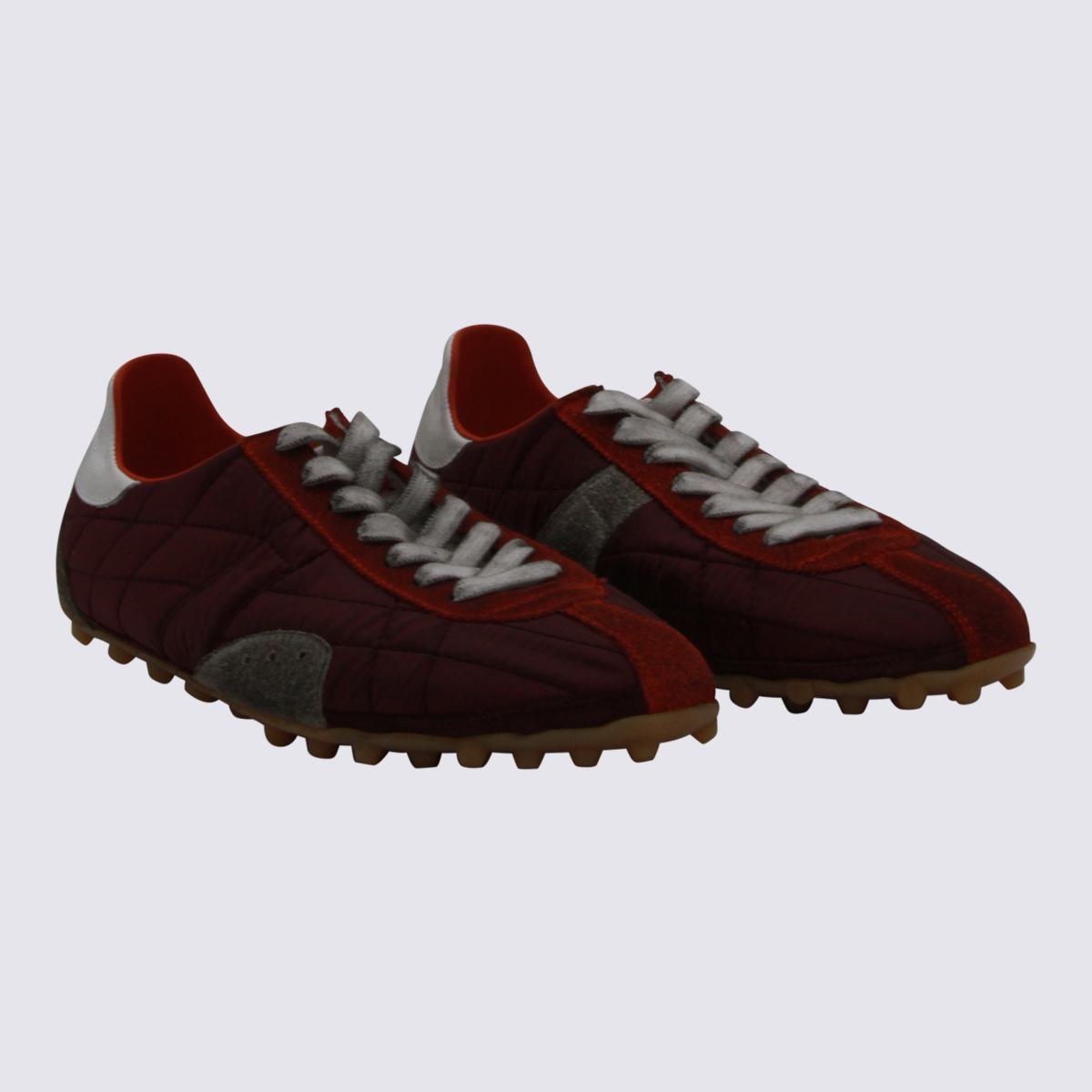 Dunkelrote Sneakers von Maison Margiela