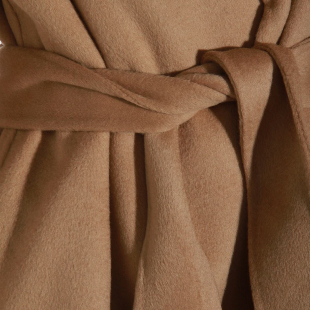 Der beige Wollmantel von Dynamis Studio