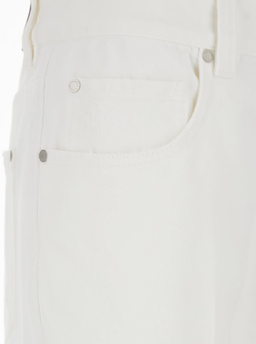 Weiße Five-Pocket-Hose mit Logo-Patch auf der Rückseite aus Baumwolle für Damen