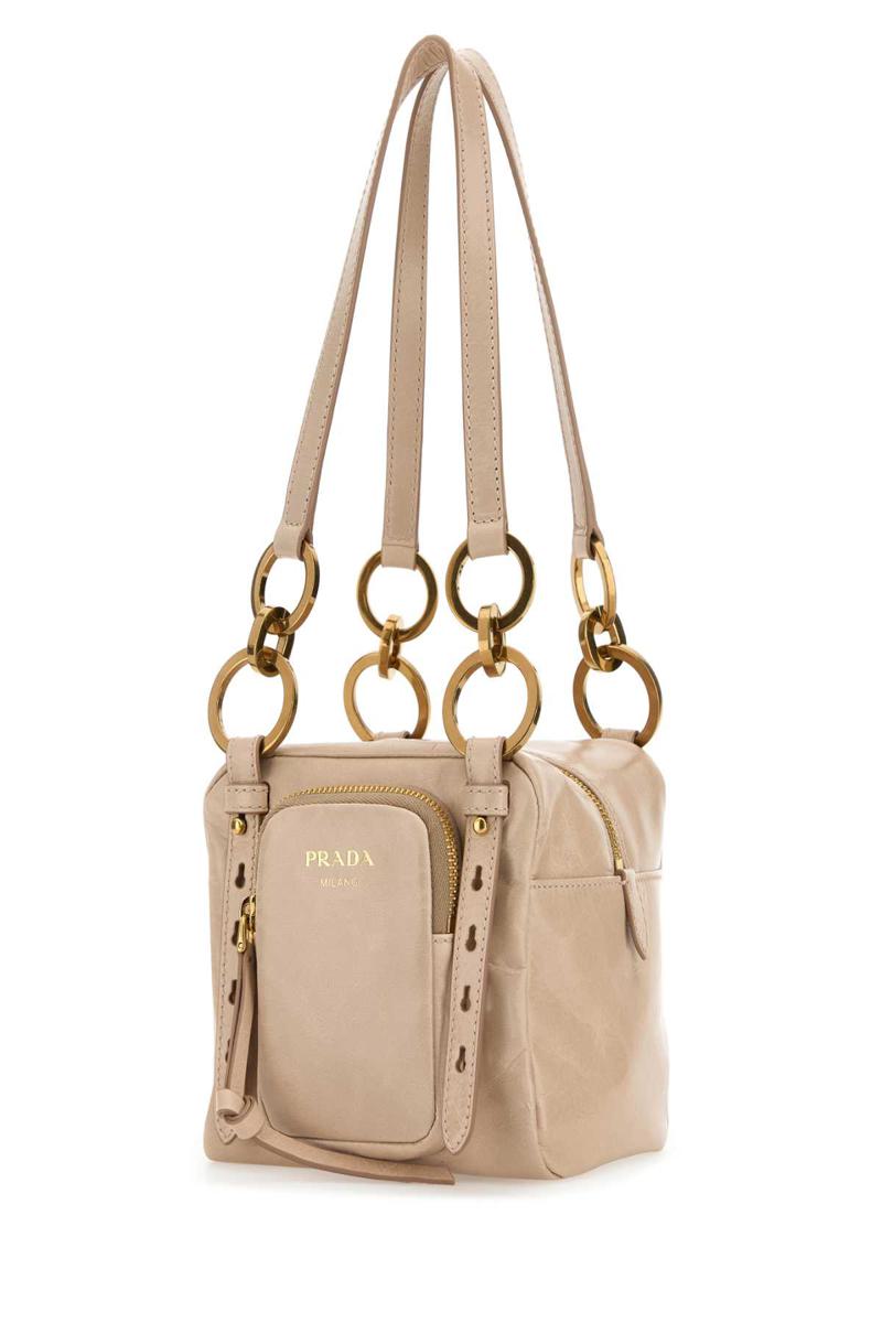 Prada-Handtaschen.