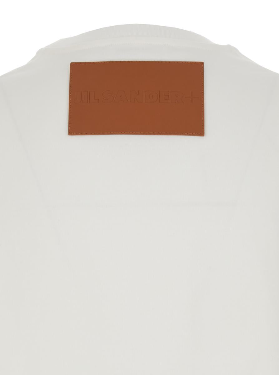 Weißes T-Shirt mit Rundhalsausschnitt und Logo-Patch auf der Rückseite aus Baumwolle für Damen