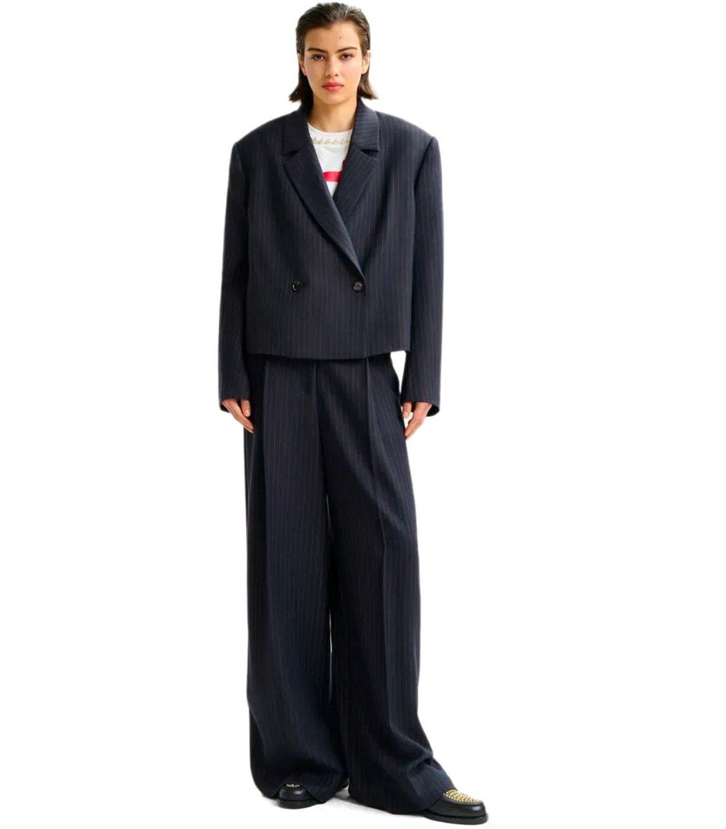 Essentiel Antwerp – Kurzer Blazer „Itzle“ in Marineblau