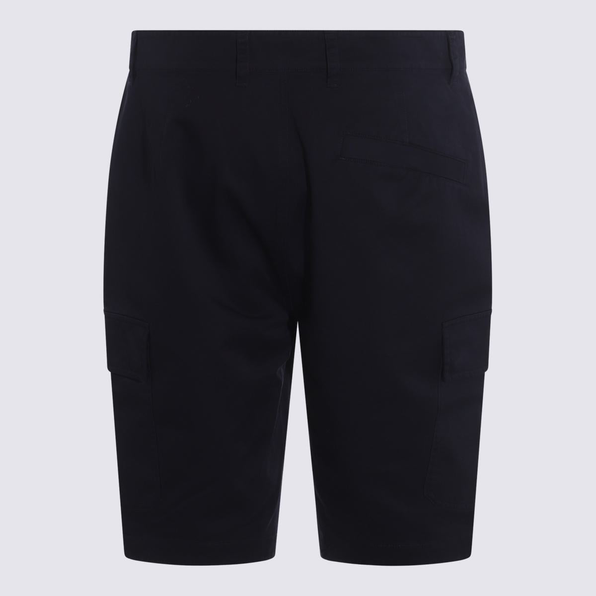 Dunkelblaue Baumwollshorts hinzufügen