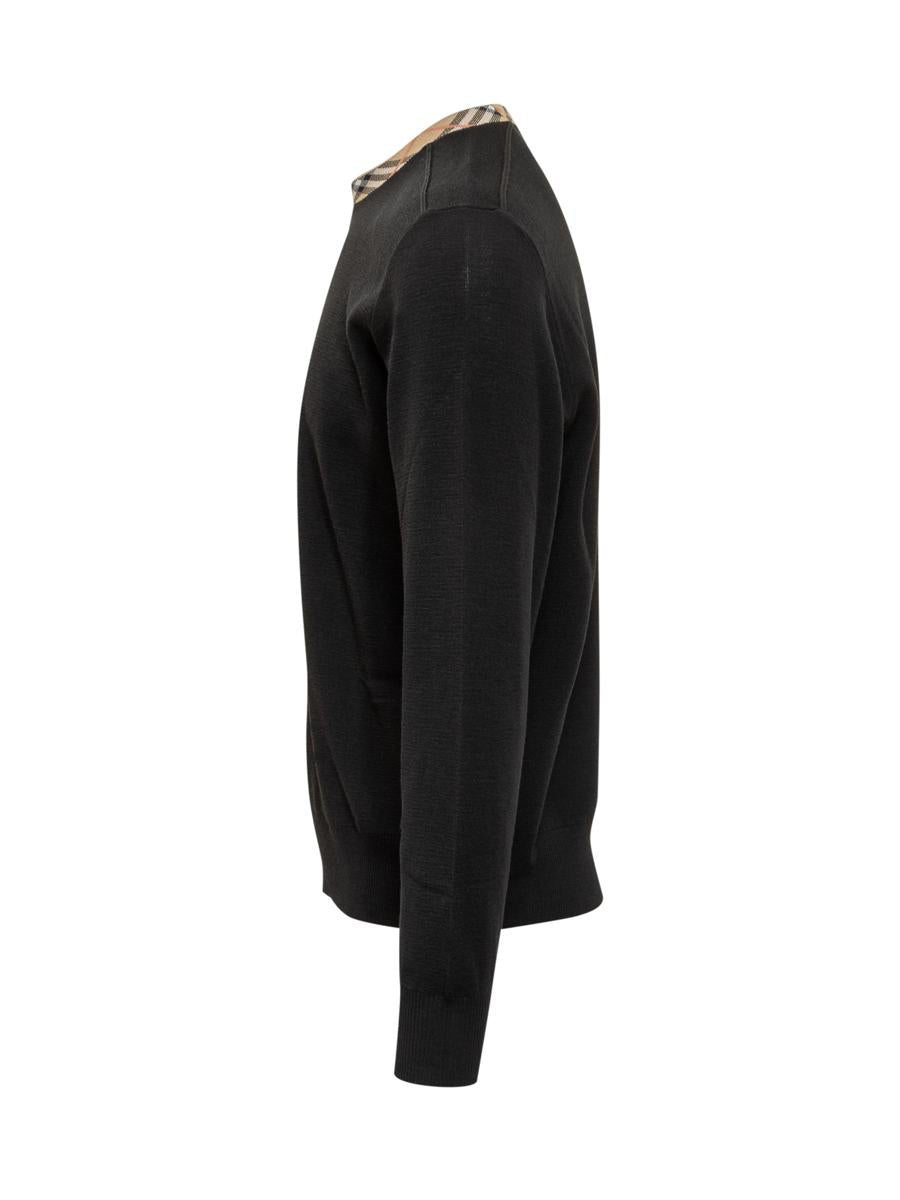 Burberry – Schwarzer Pullover mit Rundhalsausschnitt und Burberry-Karomuster
