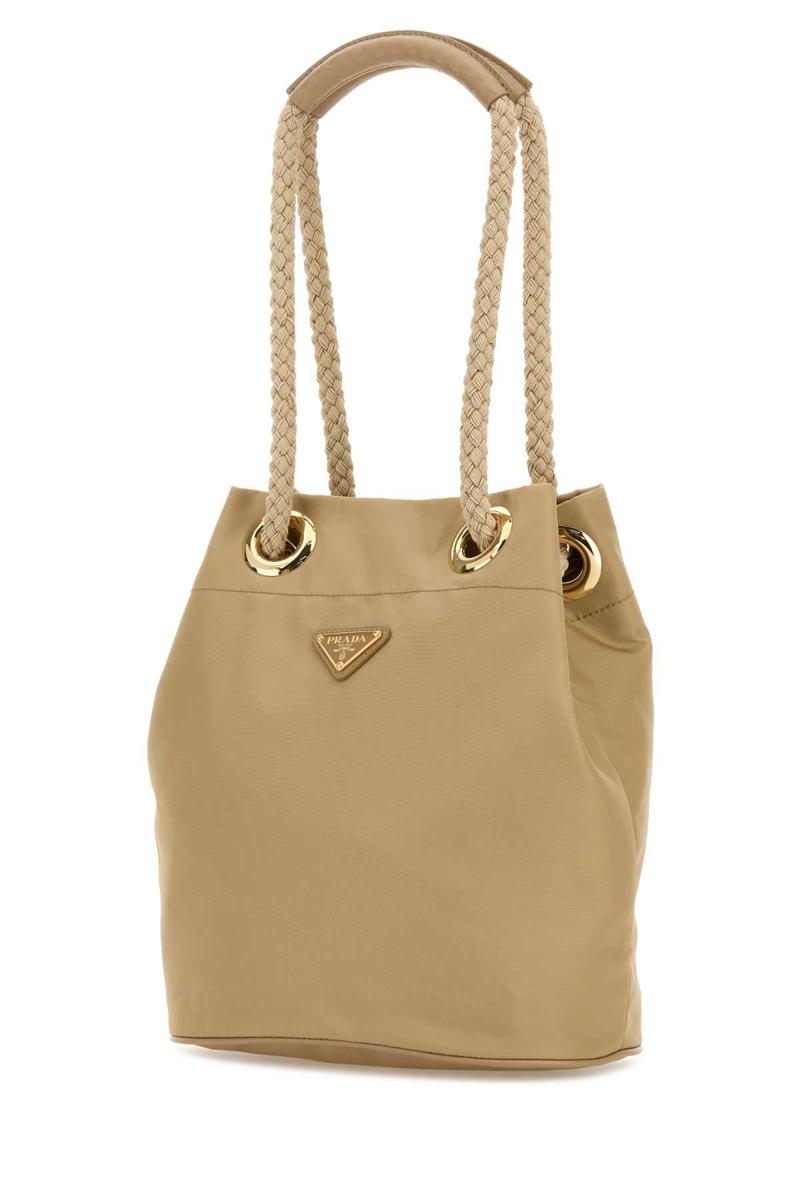 Prada-Handtaschen.
