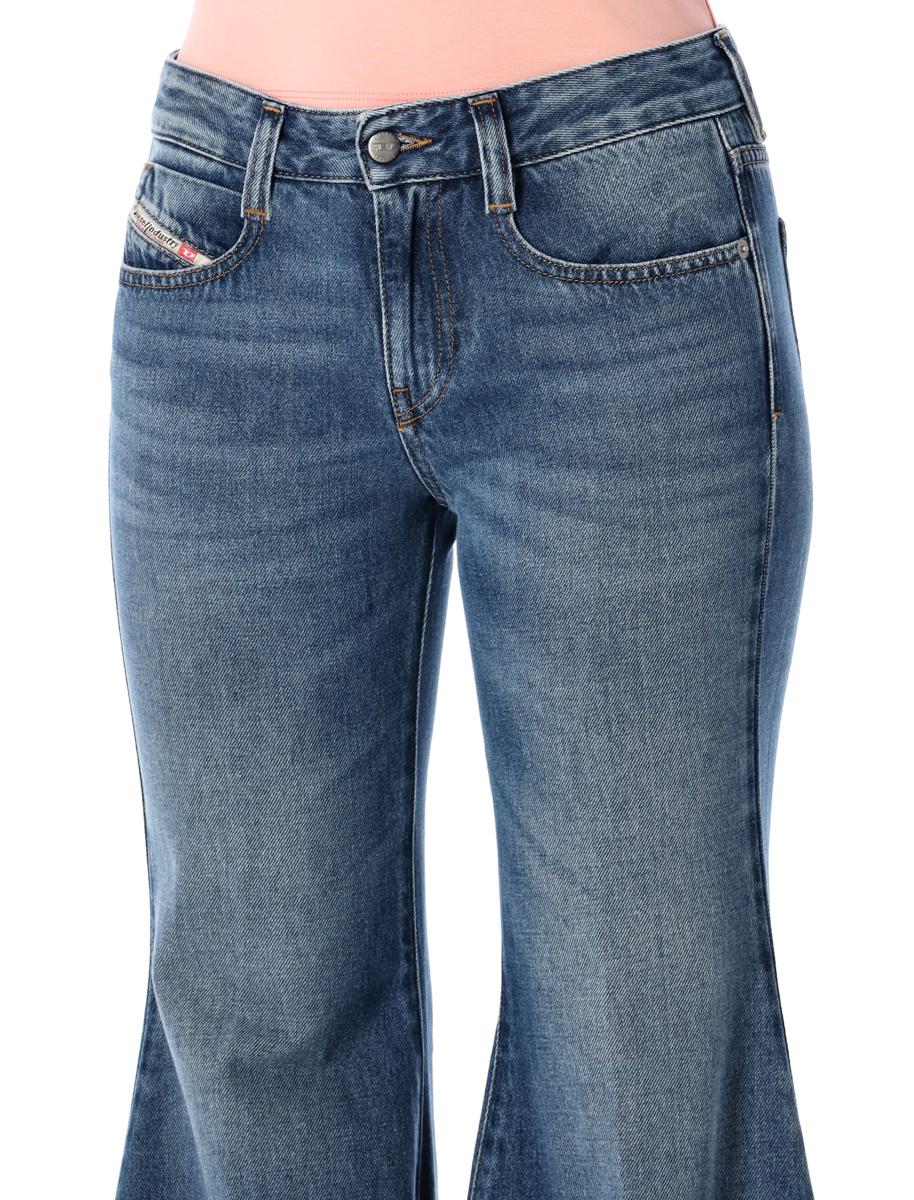 Diesel – Blaue, tief sitzende Schlagjeans 1970 D-Bleess