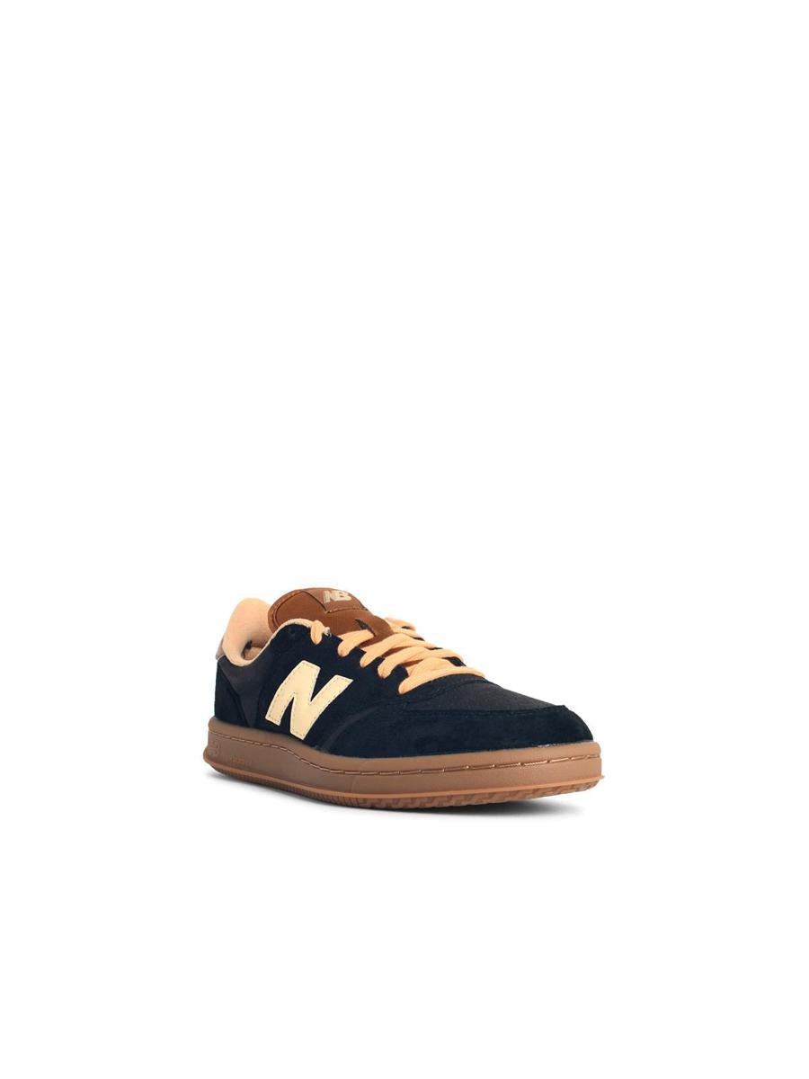 New Balance „T500“ – Schwarze Wildleder-Sneaker