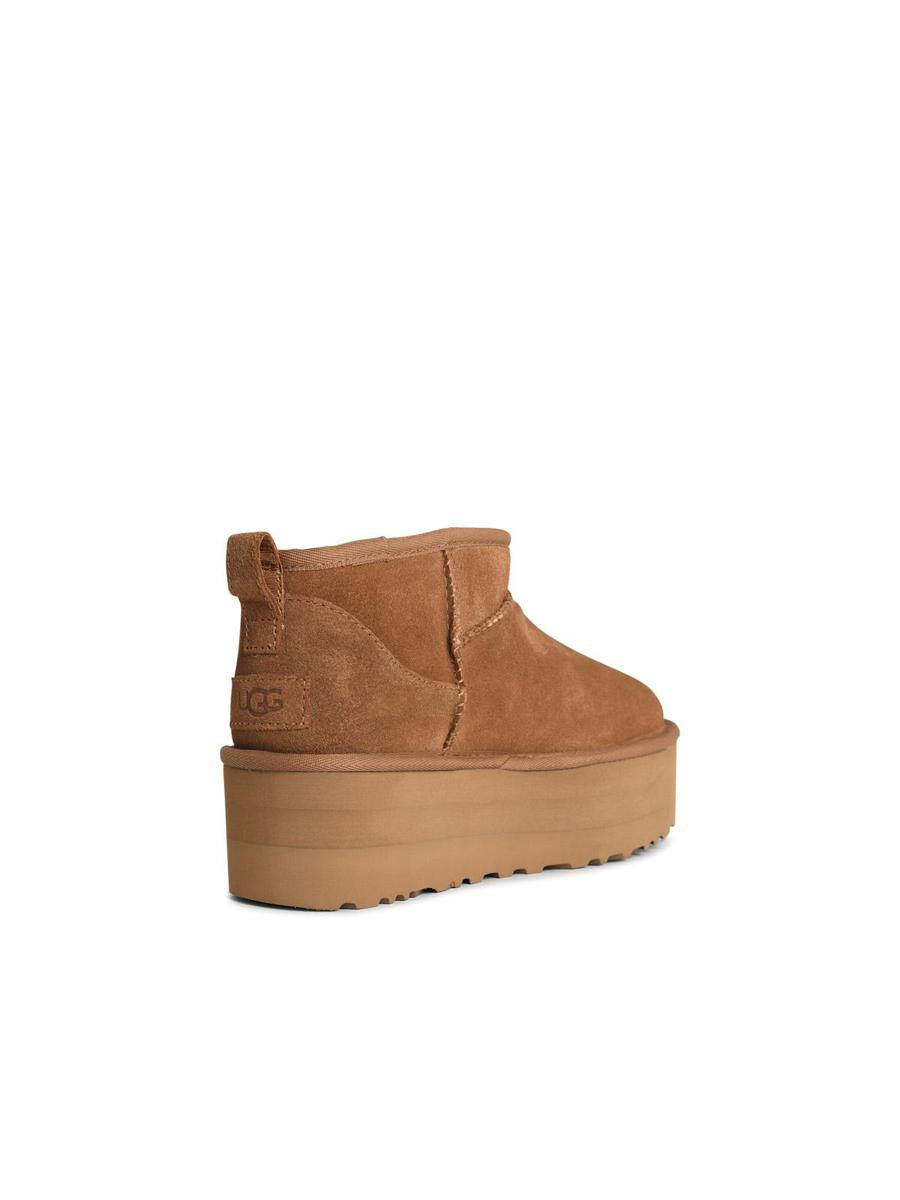 UGG „Classic Ultra Mini Platform“ Wildlederstiefel in Kastanienbraun