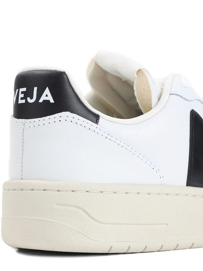 Veja V-10 Lederschuhe