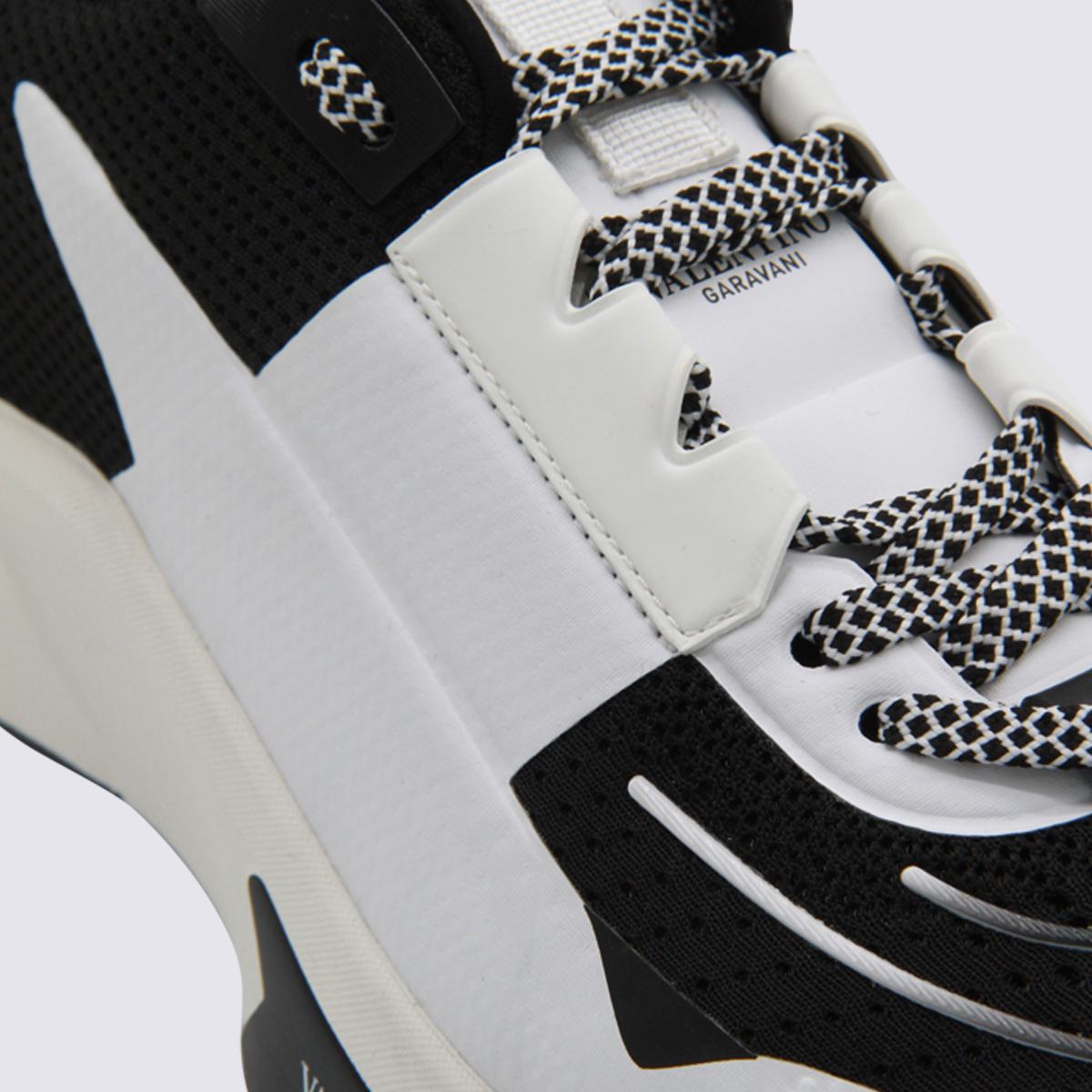 Valentino Garavani – True Act – Sneakers aus weißem und schwarzem Leder