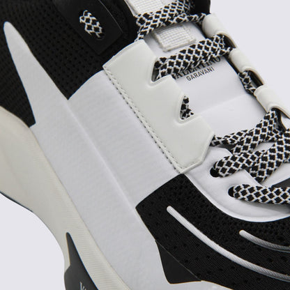 Valentino Garavani – True Act – Sneakers aus weißem und schwarzem Leder