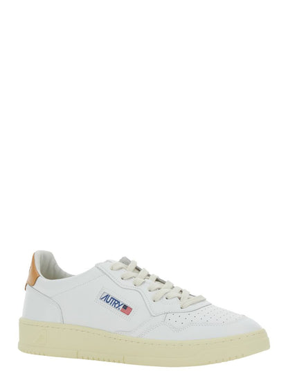 Weiße Sneakers „Medalist Low“ mit kontrastierender Fersenlasche aus Leder für Herren