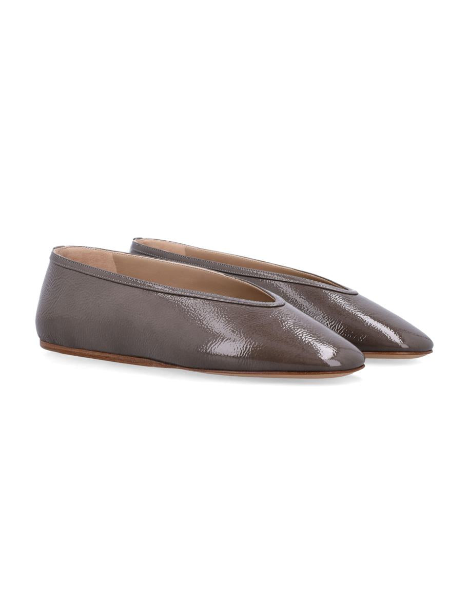 Le Monde Beryl Luna Taupe-Pantoffeln aus Lackleder