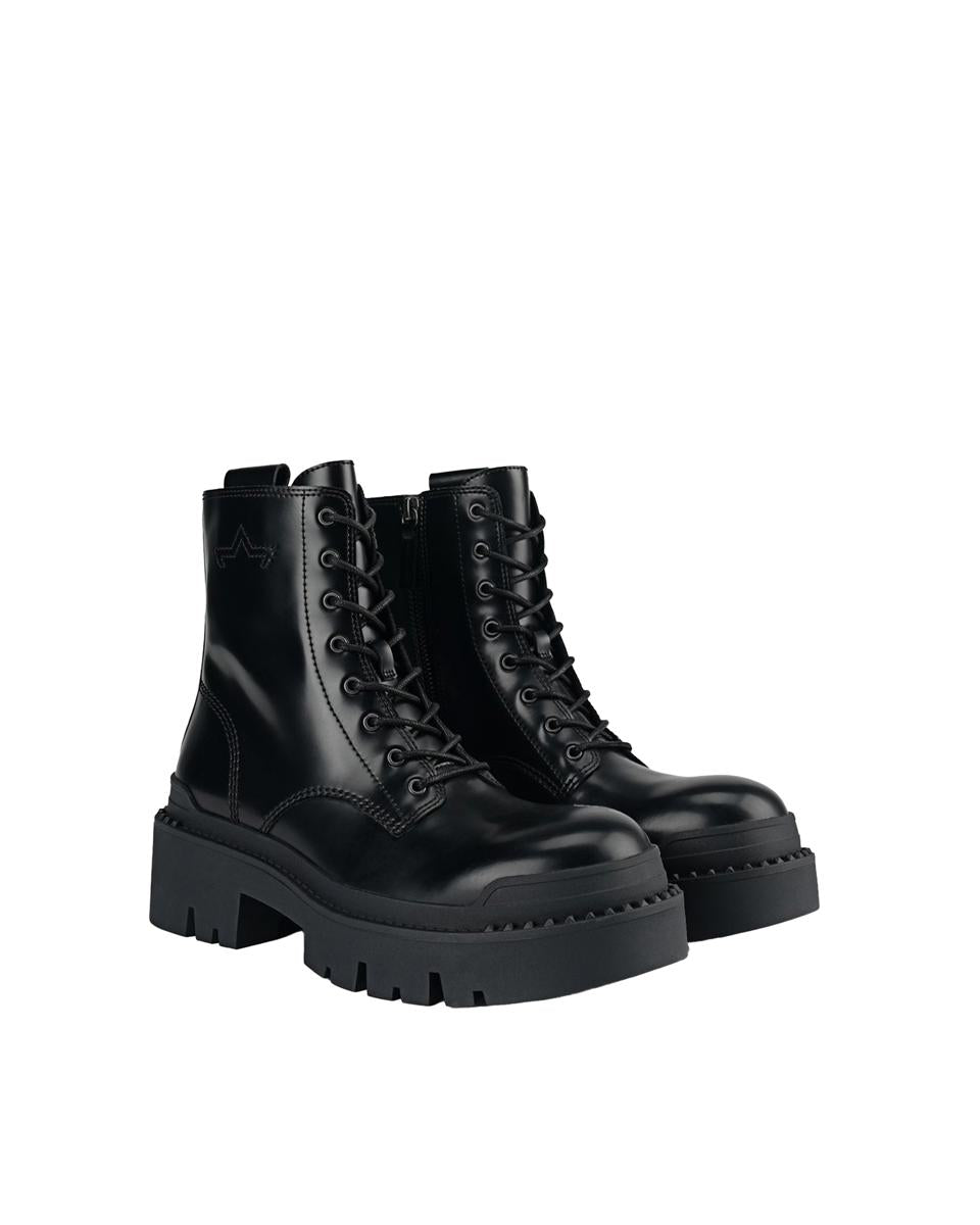 Stiefel aus Esche