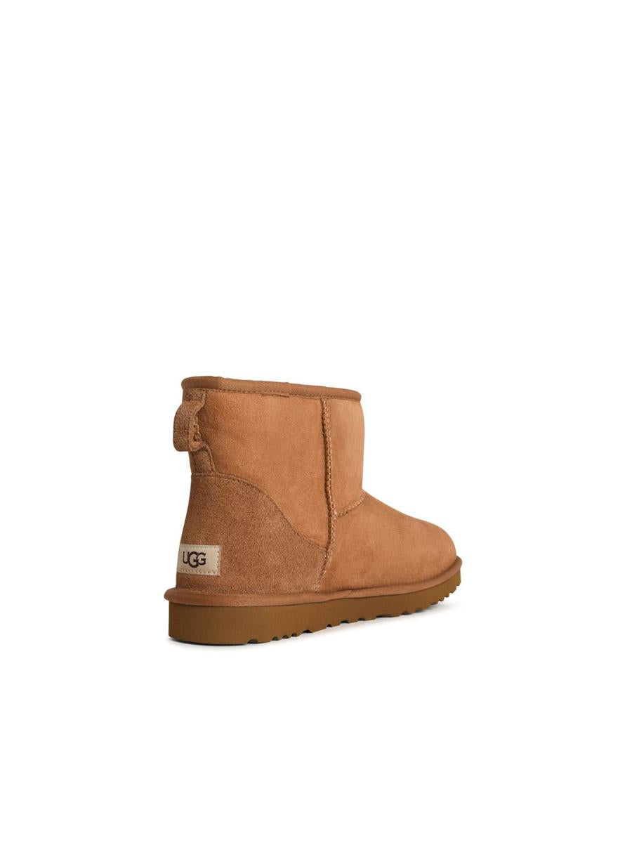 UGG „Classic Mini“ Wildlederstiefel in Kastanienbraun