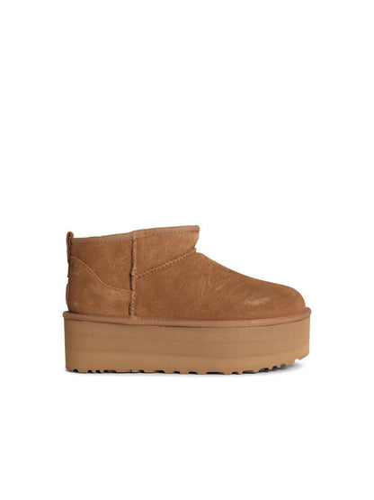 UGG „Classic Ultra Mini Platform“ Wildlederstiefel in Kastanienbraun
