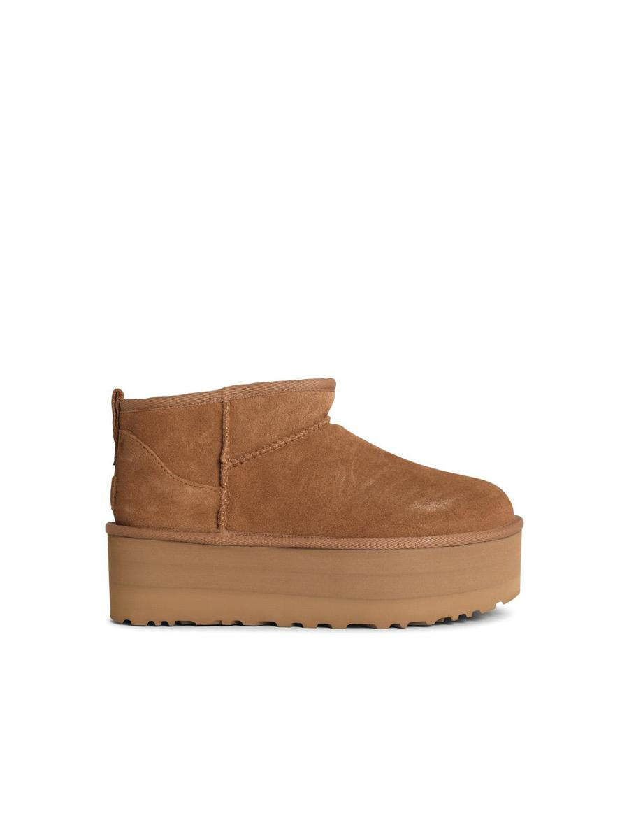 UGG „Classic Ultra Mini Platform“ Wildlederstiefel in Kastanienbraun