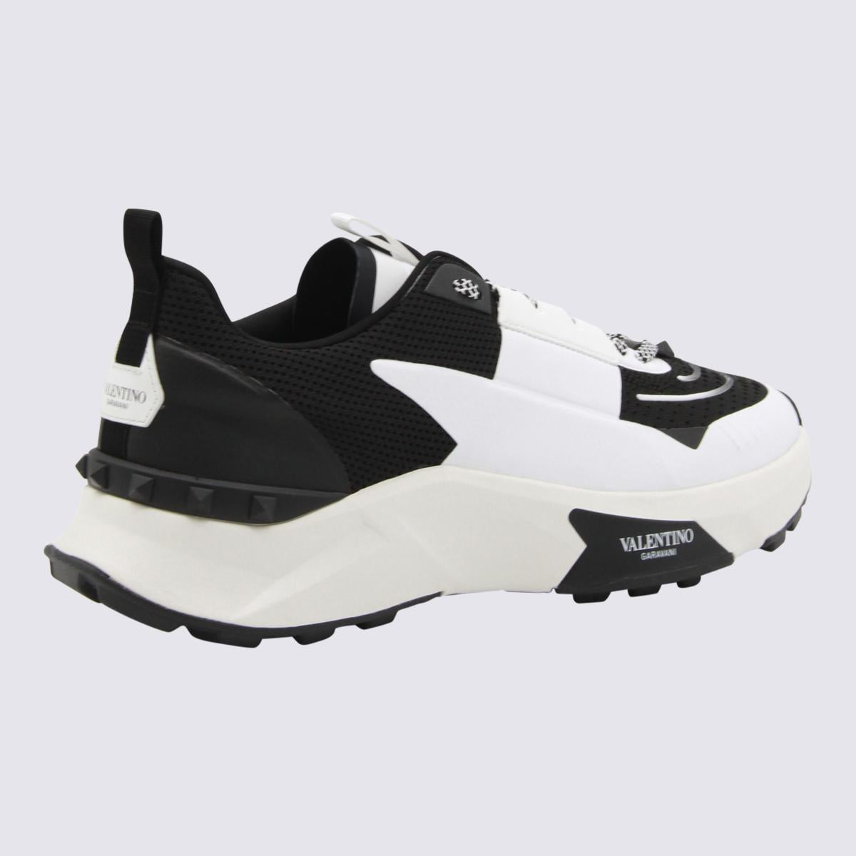 Valentino Garavani – True Act – Sneakers aus weißem und schwarzem Leder