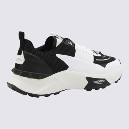 Valentino Garavani – True Act – Sneakers aus weißem und schwarzem Leder