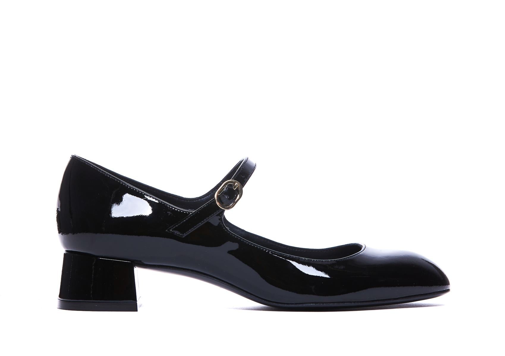 Stuart Weitzman mit Absatz
